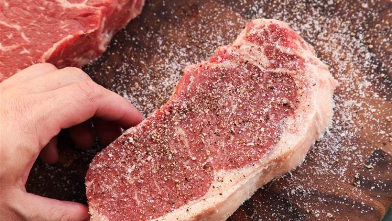 هل تناول اللحوم المملحة تؤثر على أدوية الضغط؟