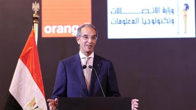 وزير الاتصالات يهنئ الرئيس عبد الفتاح السيسي لفوزه بفترة رئاسية جديدة