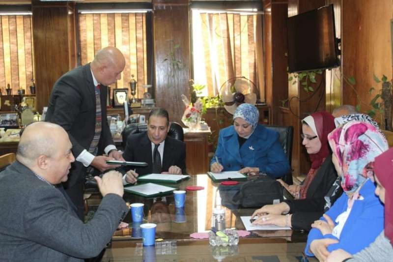 «المصرية لنقل الكهرباء» توقع عقدًا لانشاء محطة محولات برج العرب الترفيهية