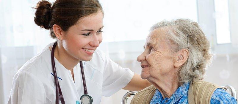 نقيب التمريض: أكاديميات التمريض ليست تابعة لـ«الصحة» وتمارس العمل دون ترخيص