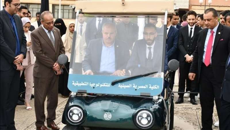 فريدة من نوعها.. طلاب مصريون يبتكرون سيارة مجهزة بالذكاء الاصطناعي