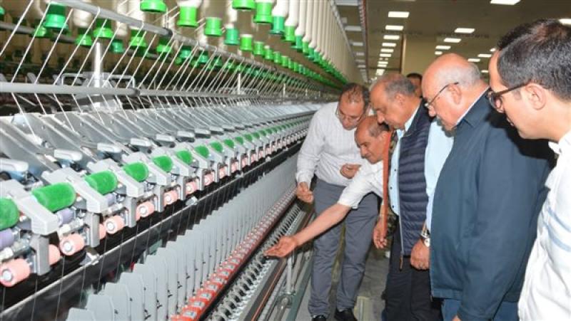 وزير قطاع الأعمال العام يشهد التشغيل التجريبي لمصنع «غزل 4» في المحلة