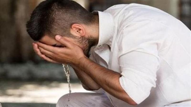 هل يجوز إلقاء السلام وردّه أثناء الوضوء؟.. الإفتاء تحسم الجدل