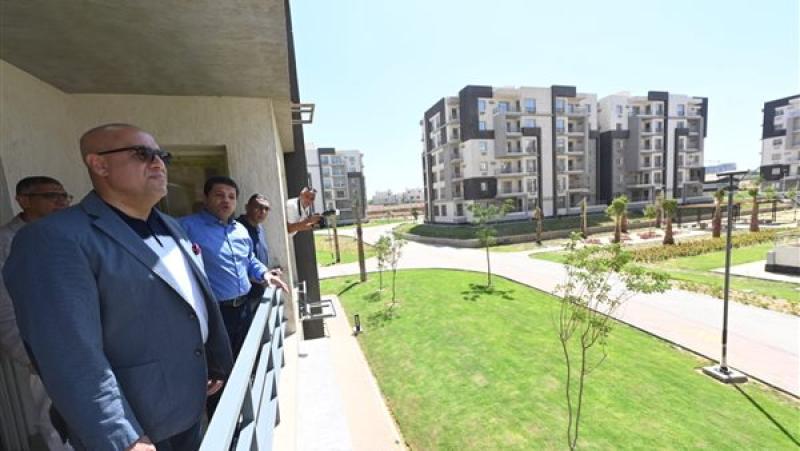وزير الإسكان يتفقد الوحدات السكنية بمشروع «جنة» بمدينة الشيخ زايد