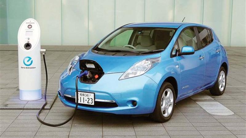 الحكومة تؤكد امتلاكها خططًا متكاملة للنهوض بصناعة السيارات الكهربائية