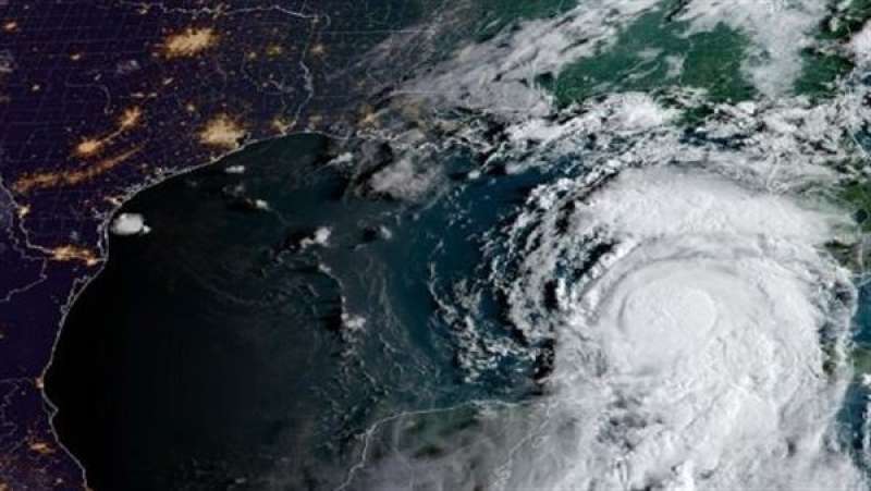 تايوان تلغي رحلات جوية وبحرية مع اقتراب إعصار «هايكوي»