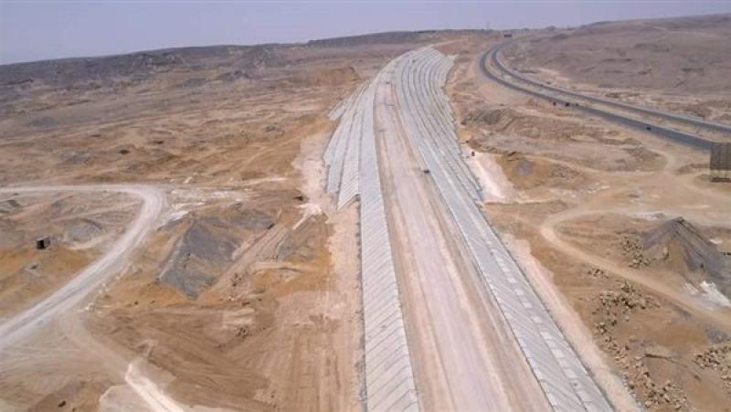 مشروع القطار الكهربائي السريع.. قناة سويس جديدة على القضبان