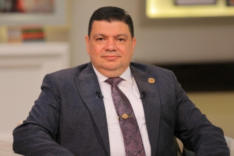 رئيس المحطات النووية السابق: دمج «الكهرباء والبترول» يتعارض مع التجارب الدولية