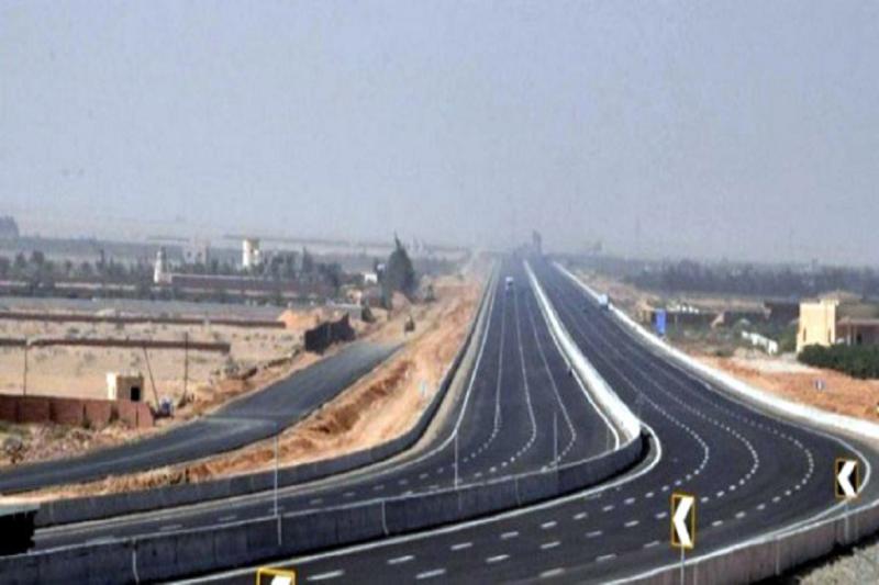 من بورسعيد إلى السلوم.. تفاصيل خطة وزارة النقل لتطوير الطريق الدولي الساحلي