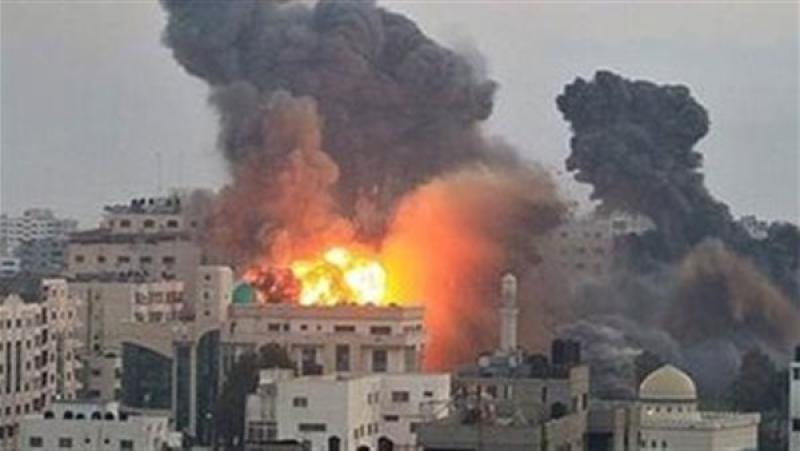 الاحتلال الإسرائيلي يكثف غاراته على حي الزيتون ومدينة غزة