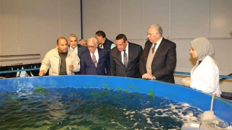 وزيرا الزراعة والتنمية المحلية يتفدان مفارخ الأسماك ببورسعيد