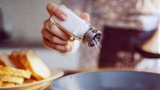 الصحة تحذر من الإفراط في تناول الملح: يرفع مخاطر أمراض القلب والضغط والسكتات الدماغية