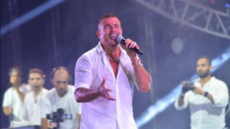 «بيوحشنا».. عمرو دياب يطرح أولى أغاني ألبومه الجديد