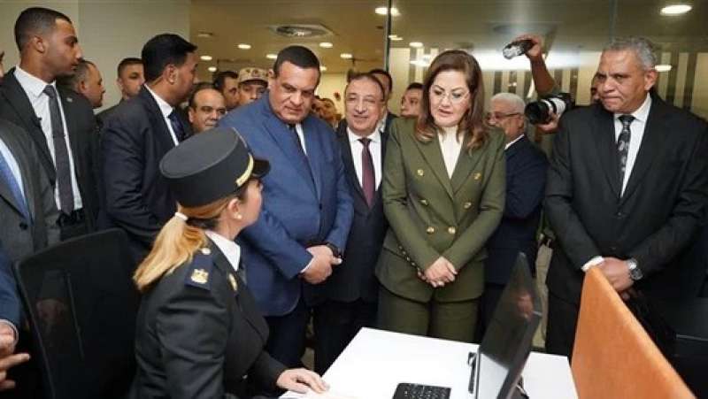 وزيرا التخطيط والتنمية المحلية يفتتحان مركز خدمات مصر بالإسكندرية