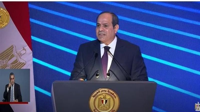 الرئيس السيسي للمصريين: «أي صعوبات ستمر طالما كنا على قلب رجل واحد»