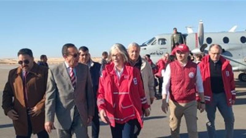 رئيس الاتحاد الدولي لجمعيات الصليب الأحمر تزور معبر رفح وتتفقد إدخال المساعدات