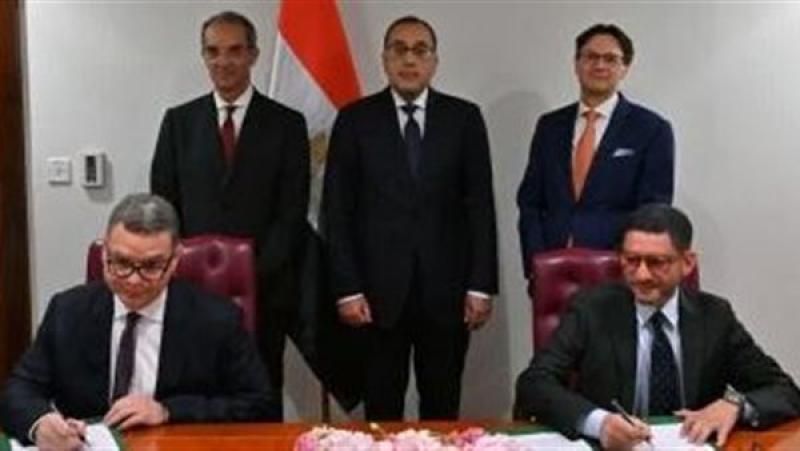 رئيس الوزراء يشهد توقيع اتفاقية بين «إيتيدا» و«شبكة المشرق» الإماراتية