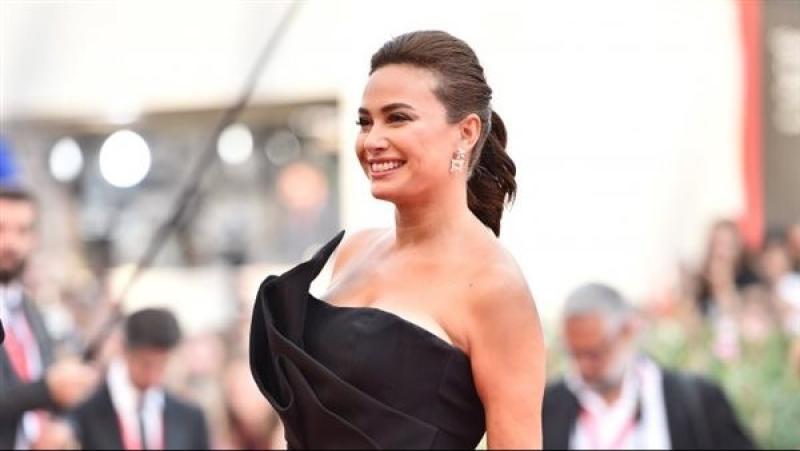 حفل جوائز الجولدن جلوب.. هند صبري: يشرفني الفوز بجائزة أحد أساطير السينما