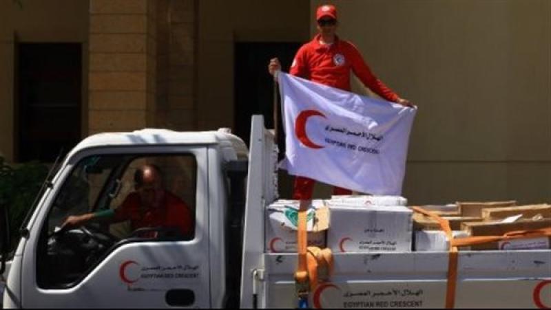 الهلال الأحمر بشمال سيناء: الدولة المصرية تعمل بشرف ومروءة من أجل إدخال المساعدات إلى غزة