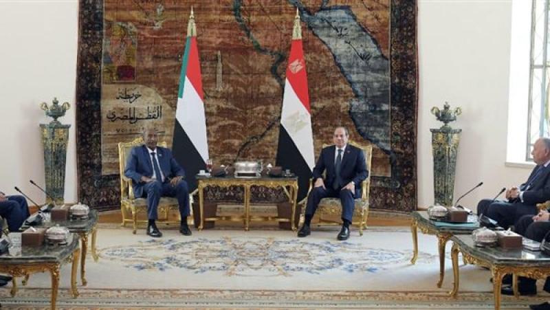 الرئيس السيسي والبرهان يتوافقان على استمرار التشاور والتنسيق لتحقيق مصالح البلدين