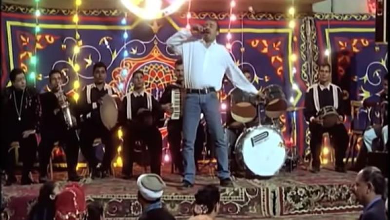 عصام كاريكا يكشف سبب ندمه على أغنية «حب إيه» في فيلم اللمبي