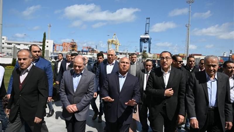 رئيس الوزراء يتفقد محطة «تحيا مصر» متعددة الأغراض بميناء الإسكندرية