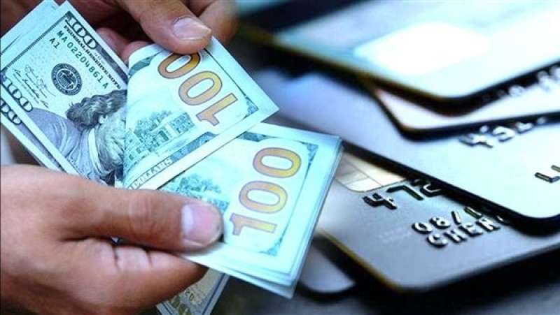 منها الأهلي ومصر..4 بنوك تعدل حدود استخدام بطاقات الائتمان بالعملات الأجنبية