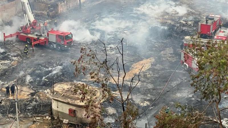 الأوناش ترفع مخلفات العقارات المتضررة من حريق استوديو الأهرام