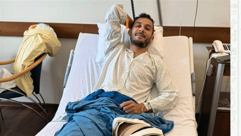أحمد أيمن منصور يجري جراحة الرباط الصليبي في النمسا