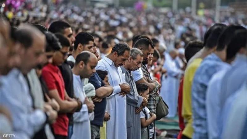 هل تسقط الجمعة ويُكتفى بصلاة العيد عنها؟.. دار الإفتاء تجيب