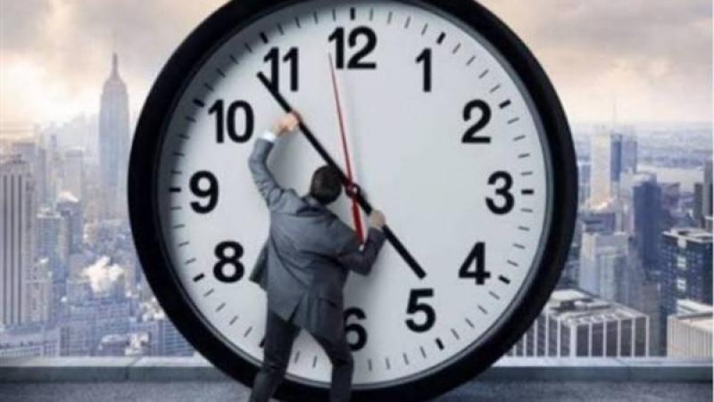 الساعة هترجع 60 دقيقة.. موعد انتهاء التوقيت الصيفي رسميًا في مصر