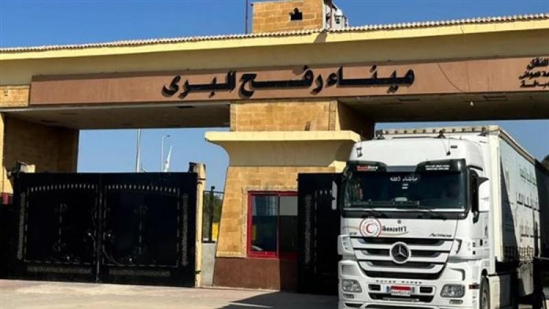 مصر تدعم الفلسطينيين.. دخول 138 شاحنة مساعدات قطاع غزة