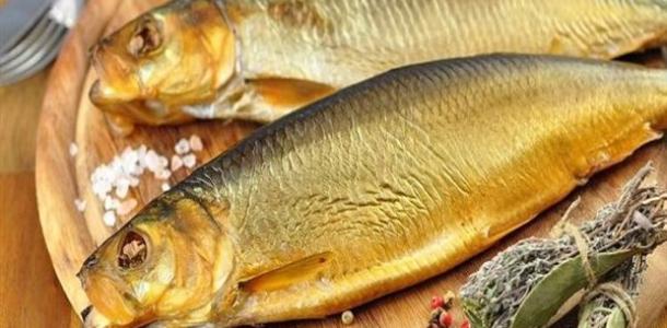 دليل حماية صحتك عند تناول الفسيخ والرنجة بأمان في العيد