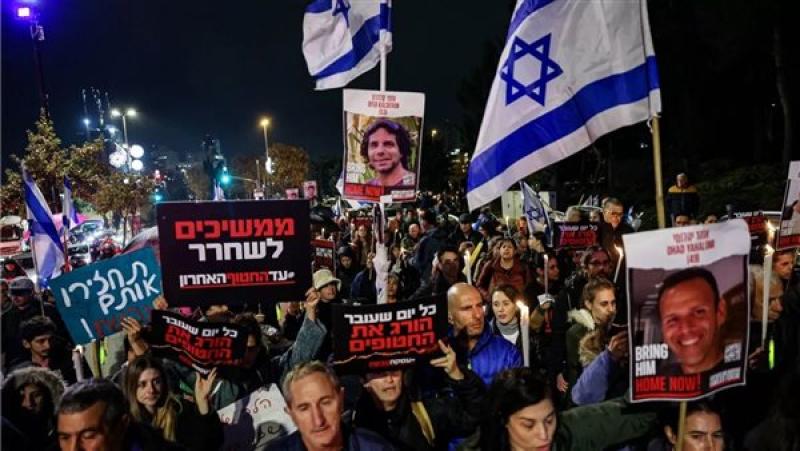 متظاهرون إسرائيليون يطالبون بعقد صفقة تبادل عاجلة وإلا ستحرق إسرائيل