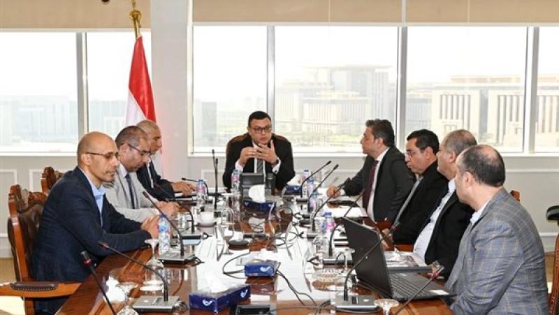 وزير الإسكان يتابع موقف تنفيذ مشروعات الشراكة مع المطورين العقاريين بـ«القاهرة الجديدة»