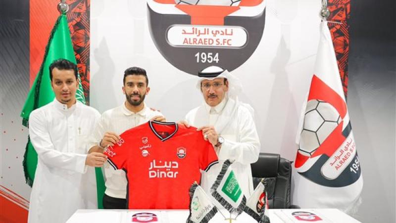 الرائد السعودي يصدم الزمالك ويجدد عقد المغربي كريم البركاوي