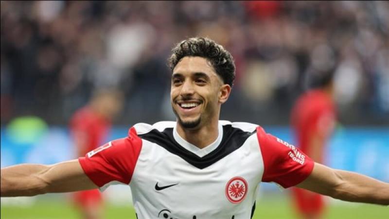 للمرة السادسة.. عمر مرموش يتصدر التشكيل المثالي في الدوري الألماني