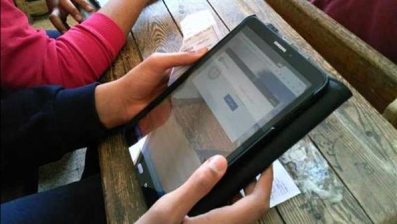 «لو التابلت المدرسي ضاع منك أو عايز تصلحه».. اعرف الخطوات والأوراق المطلوبة