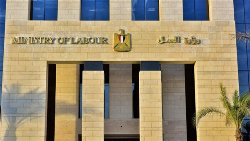 فتح التقديم على فرص عمل بالإمارات بمرتبات تصل لـ4000 درهم.. غدًا