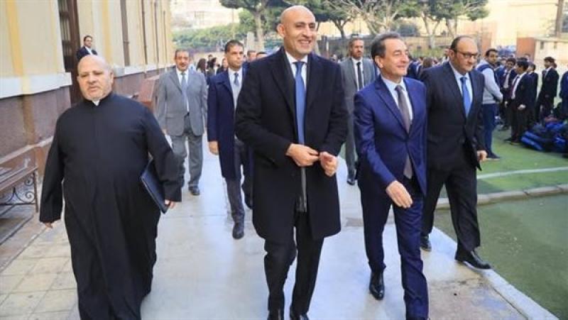 وزير التربية والتعليم والسفير الفرنسى يتفقدان مدرسة العائلة المقدسة ”الجزويت” بالقاهرة
