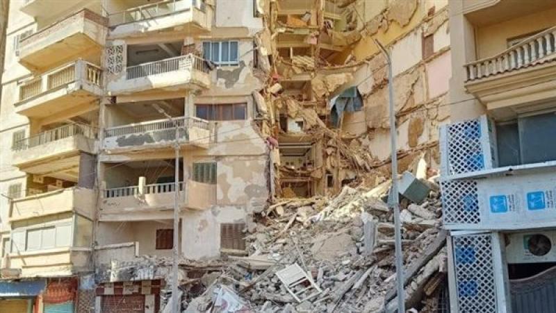 وفاة 4 أشخاص وإصابة آخر.. النيابة العامة تفتح تحقيقات موسعة في حادث انهــ.ــيار عقار سكني بالإسكندرية