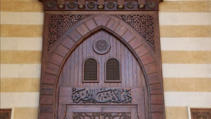هل يجوز للمرأة وضع الكحل خارج المنزل؟.. الإفتاء تجيب