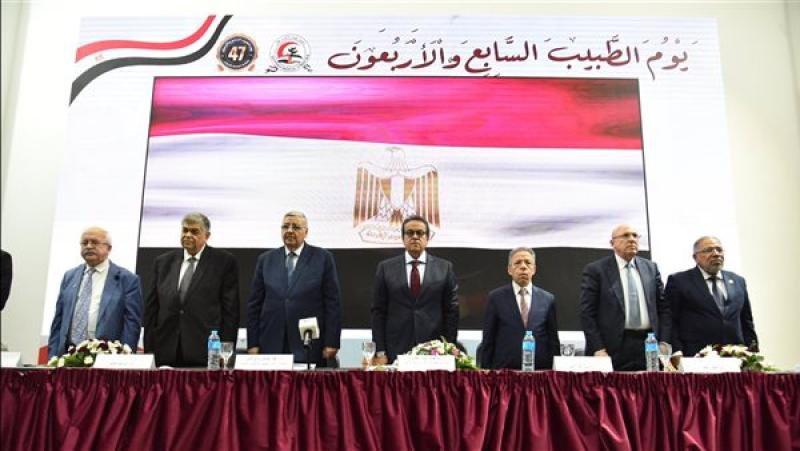وزير الصحة: الرئيس السيسي وجّه بإطلاق حزم تحفيزية لتحسين دخل العاملين بالقطاع