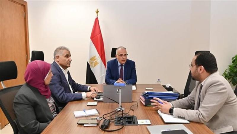 وزير الري: اختيار المحاصيل والممارسات الزراعية الحديثة ودراسة معدلات الملوحة في التربة