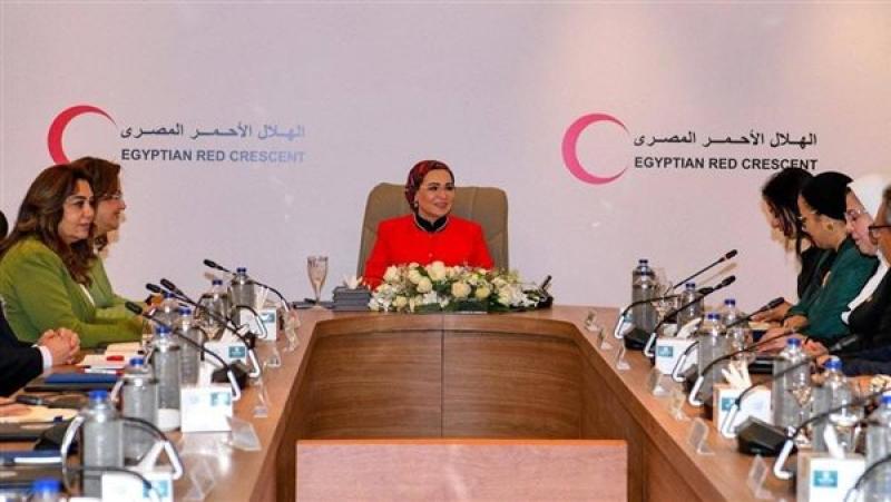 التضامن تهنئ السيدة انتصار السيسي بمناسبة رئاستها الشرفية للهلال الأحمر المصري