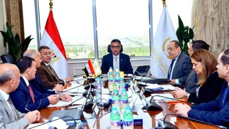 لتوفير السلع الغذائية.. وزير التموين يجتمع برئيسي شركتي «النيل والإسكندرية» للمجمعات الاستهلاكية