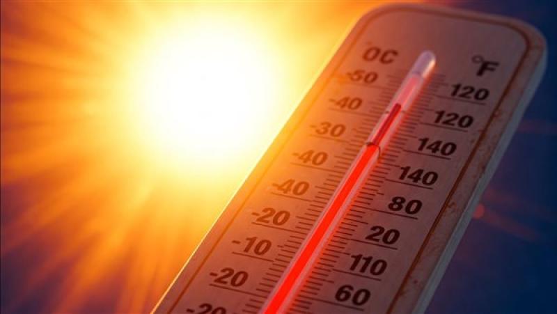 رياح وأتربة ودرجات حرارة مرتفعة.. الأرصاد تعلن تفاصيل طقس الجمعة
