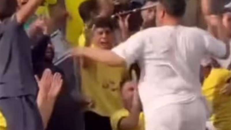«بالملابس الداخلية».. تصرف صادم في مباراة كفر الزيات يشعل السوشيال ميديا.. ووزير الرياضة يتحرك فورًا