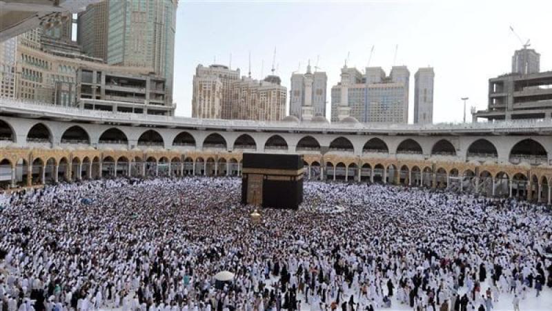 دار الإفتاء توضح حكم استخدام الكمامة الطبية والنظارات في الحج والعمرة