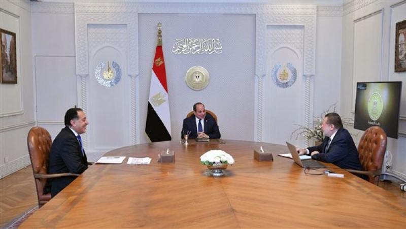 الرئيس السيسي يتابع مع رئيس الوزراء ومحافظ البنك المركزي مؤشرات أداء الاقتصاد المصري